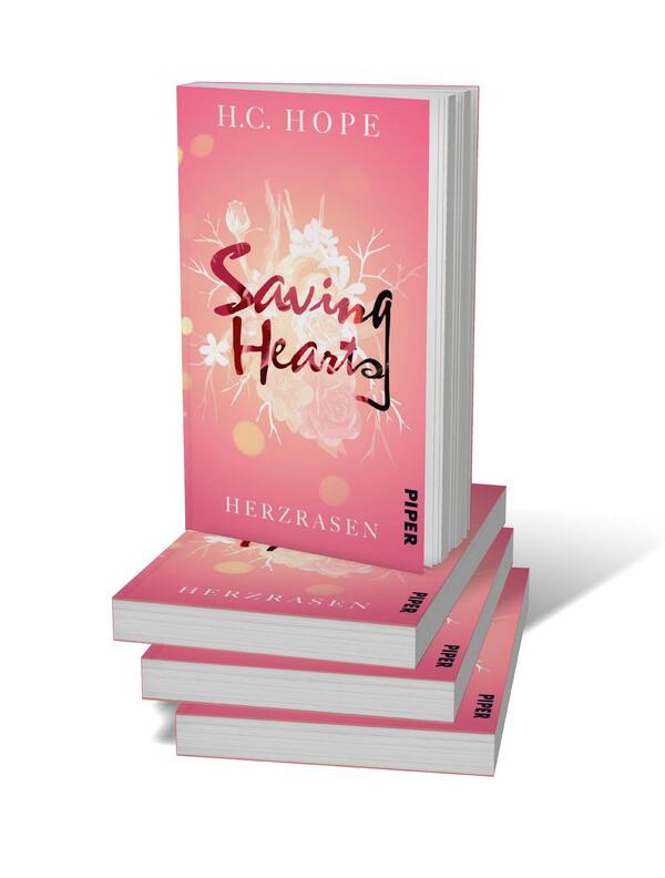 Bücherstapel des Buches „Saving Hearts – Herzrasen “