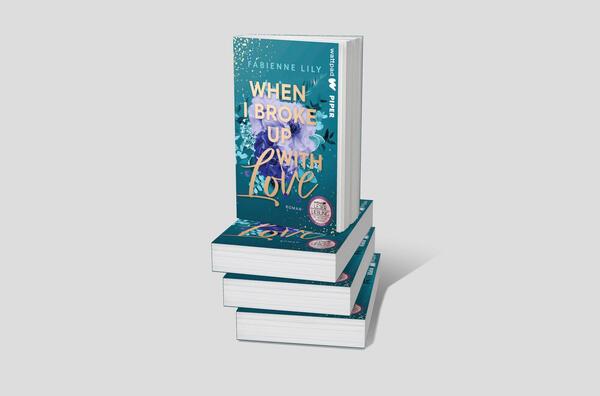 Bücherstapel des Buches „When I Broke Up With Love“