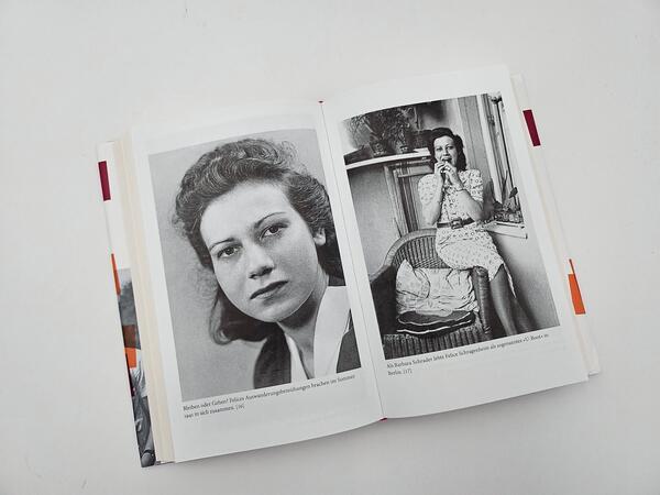 Innenansicht des Buches „Die Frauen der Familie Feuchtwanger“
