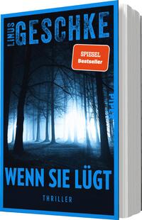 Das Buchcover zeigt einen düsteren Wald mit nebligen Bäumen, der eine mysteriöse Atmosphäre vermittelt. Die Farbgebung ist in verschiedenen Blau- und Grautönen gehalten, während ein helles Licht im Hintergrund schimmert. Der Titel „WENN SIE LÜGT“ ist in großen, markanten weißen Buchstaben hervorgehoben. Darunter steht in kleineren, weißen Buchstaben das Wort „THRILLER“. Der Name des Autors, Linus Geschke, ist prominent oben platziert. Ein rotes Aufkleber-Label weist auf den „SPIEGEL Bestseller“ hin.