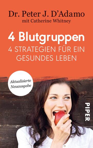 Das Buchcover zeigt eine junge Frau mit langen, braunen Haaren, die lächelnd einen roten Apfel hält. Der Hintergrund ist in einem warmen Orange gehalten. Oben sind die Autoren „Dr. Peter J. D'Adamo“ und „Catherine Whitney“ in weißer Schrift platziert. Darunter steht der Titel „4 Blutgruppen“ in großen, weißen Buchstaben, gefolgt von „4 Strategien für ein gesundes Leben“ in kleinerer, schwarzer Schrift. Unten links befindet sich ein weißer Kreis mit dem Text „Aktualisierte Neuauflage“. Das Verlagslogo „PIPER“ ist am unteren Rand zu sehen.