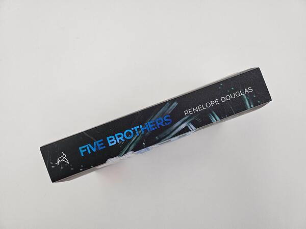 Außenansicht des Buches „Five Brothers – Wen würdest du lieben, wenn du keine Angst hättest?“