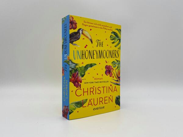 Innenansicht des Buches „The Unhoneymooners – Sie können sich nicht ausstehen und fliegen gemeinsam in die Flitterwochen“