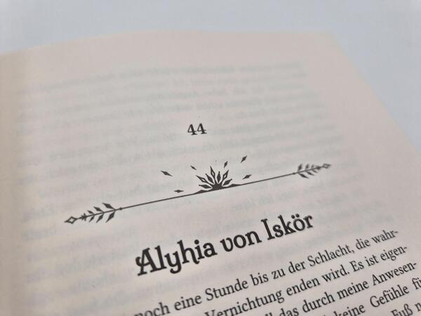 Außenansicht des Buches „Heller als Feuer“