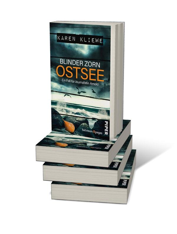 Bücherstapel des Buches „Blinder Zorn: Ostsee“