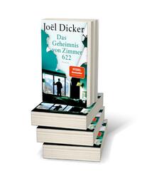 Bücherstapel des Buches „Das Geheimnis von Zimmer 622“