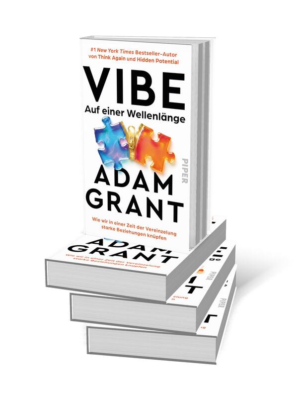 Bücherstapel des Buches „Vibe – Auf einer Wellenlänge“