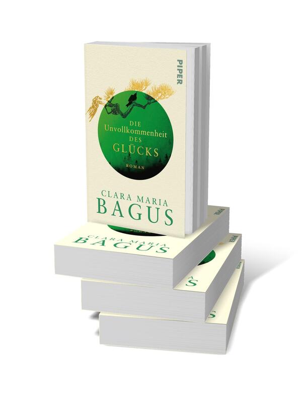 Bücherstapel des Buches „Die Unvollkommenheit des Glücks“