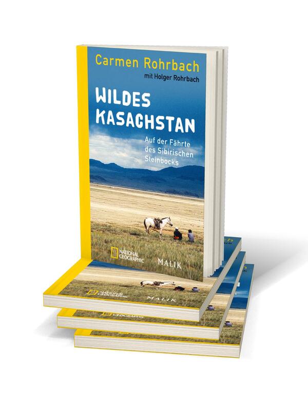 Bücherstapel des Buches „Wildes Kasachstan“