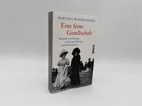 Innenansicht des Buches „Eine feine Gesellschaft“