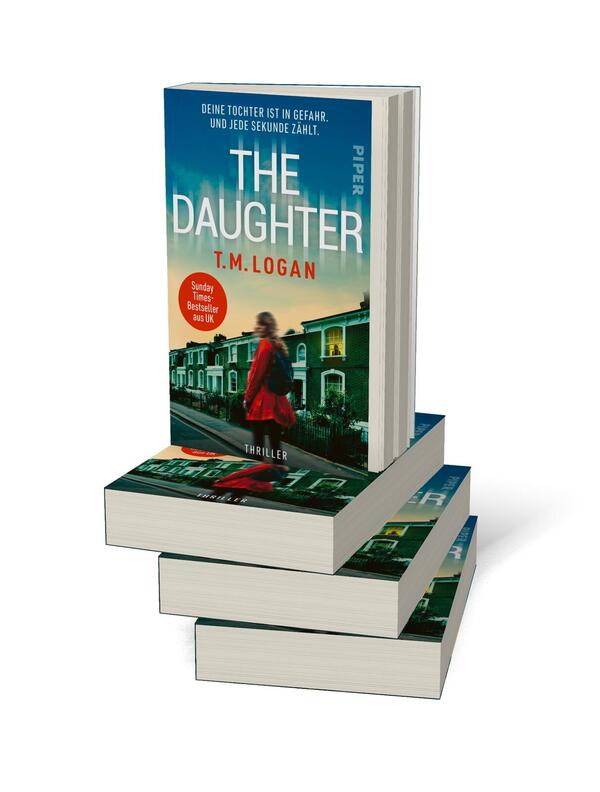 Bücherstapel des Buches „The Daughter – Deine Tochter ist in Gefahr. Und jede Sekunde zählt.“