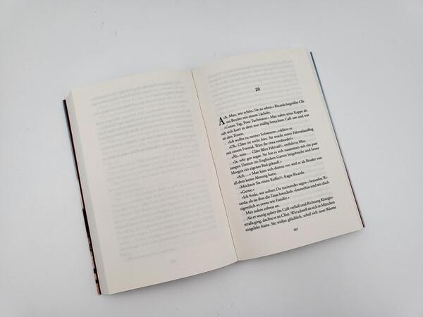 Innenansicht des Buches „Café Altschwabing“