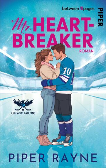 Das Buchcover zeigt ein Paar in inniger Umarmung auf einer Eishockeyfläche. Die Frau trägt ein rosa Oberteil und Jeans, während der Mann ein blaues Eishockeytrikot mit der Nummer 10 trägt. Der Hintergrund ist in verschiedenen Blautönen mit einem glitzernden Effekt gestaltet. Der Titel „Mr. HEARTBREAKER“ ist groß und auffällig in pinker Schrift platziert, darüber steht „ROMAN“ in kleinerer Schrift. Unten rechts ist der Name der Autorinnen, „PIPER RAYNE“, in klarer Schrift zu sehen.