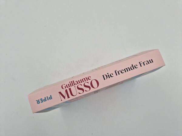 Außenansicht des Buches „Die fremde Frau“