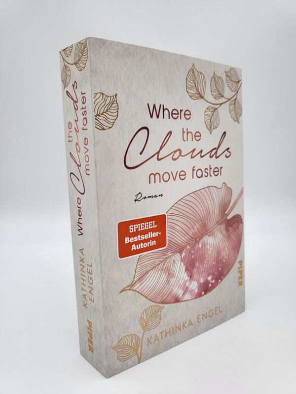 Innenansicht des Buches „Where the Clouds Move Faster“