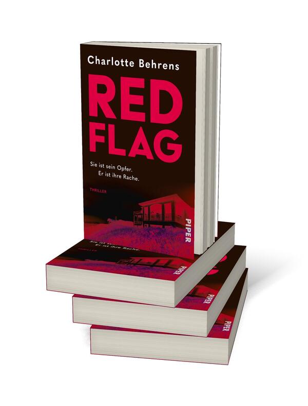 Bücherstapel des Buches „Red Flag“