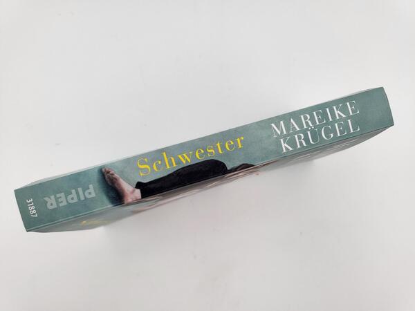 Innenansicht des Buches „Schwester“