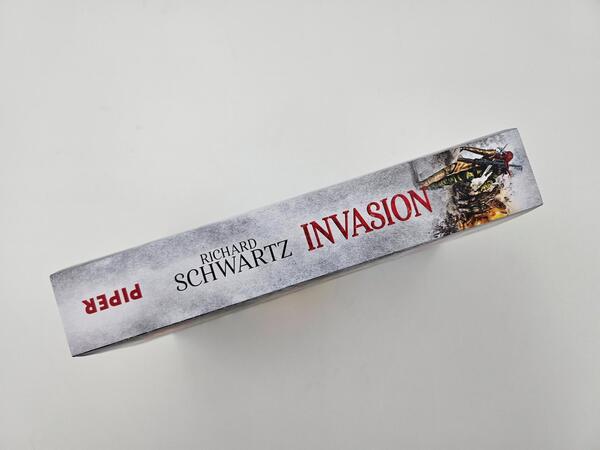 Außenansicht des Buches „Invasion“