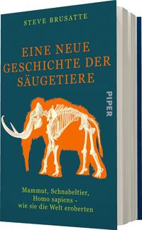 Das Buchcover zeigt einen tiefgrünen Hintergrund, auf dem ein orangefarbenes, schematisches Skelett eines Mammuts abgebildet ist. Über dem Skelett steht in großen, weißen Buchstaben der Titel „Eine neue Geschichte der Säugetiere“. Darunter in kleinerer Schrift steht: „Mammut, Schnabeltier – wie sie die Welt eroberten“. Der Autorennamen „Steve Brusatte“ ist oben auf dem Cover in weißer Schrift platziert. Am Buchrücken ist das Verlagslogo „PIPER“ sichtbar.