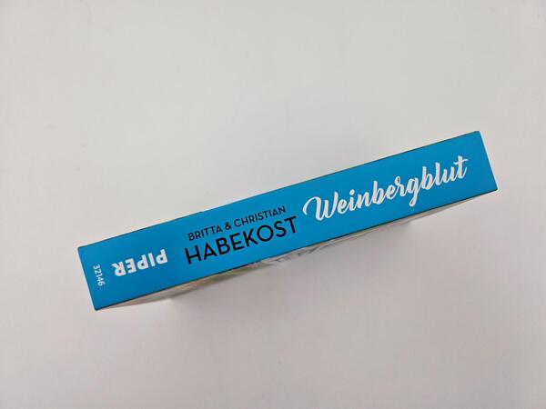 Außenansicht des Buches „Weinbergblut“