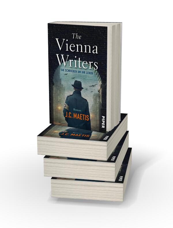 Bücherstapel des Buches „The Vienna Writers – Sie schrieben um ihr Leben“