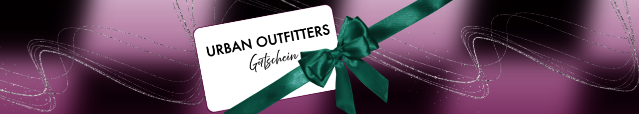 Weiße Gutscheinkarte für Urban Outfitters unter einer grünen Schleife. Im Hintergrund ist ein schwarzweißes Karomuster überlagert mit leichtem lilapink.