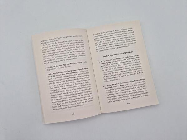 Außenansicht des Buches „10 Regeln zum Schutz unserer Kinder in einer digitalen Welt“