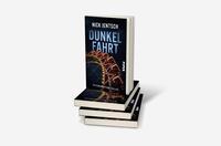 Bücherstapel des Buches „Dunkelfahrt“