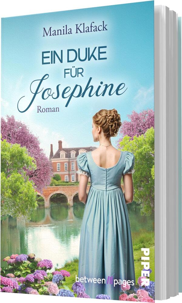 Das Buchcover zeigt eine junge Frau mit leicht gewelltem, braunem Haar, die ein sanftes, hellblaues Kleid trägt. Sie steht vor einer malerischen Szenerie mit blühenden Bäumen und einem idyllischen Wasserlauf, hinter dem ein romantisches Gebäude sichtbar ist. Der Titel „EIN DUKE FÜR JOSEPHINE“ ist in elegantem, geschwungenem Schriftzug in Dunkelblau oben platziert. Der Name der Autorin, Manila Klafack, steht in kleinerer Schriftgröße am oberen Rand. Die Farben sind sanft und warm, was eine romantische Atmosphäre vermittelt.