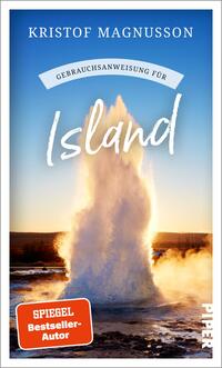 Das Buchcover zeigt einen beeindruckenden Wasserfontänen-Ausbruch vor einer Landschaft, die von klaren blauen Himmel und sanften Erdtönen geprägt ist. Der Titel „Island“ ist in geschwungener, weißer Schrift prominent platziert, während der Untertitel „Gebrauchsanweisung für“ in einem blauen Banner darüber steht. Oben links steht der Autor „Kristof Magnusson“, und unten rechts ist der Hinweis „SPIEGEL Bestseller-Autor“ in orangefarbener Schrift, was zur lebendigen Farbauswahl beiträgt.