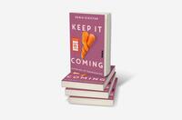 Bücherstapel des Buches „Keep It Coming“