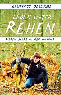 Das Buchcover zeigt eine naturnahe Szenerie mit einem Mann, der sich in einer grünen Waldlandschaft neben einem Reh befindet. Die Farben sind überwiegend in erdigen Tönen gehalten, mit einem dominierenden Grün im Hintergrund und warmen Brauntönen im Vordergrund. Der Titel „LEBEN UNTER REHEN“ ist in großen, weißen Buchstaben prominent platziert, während der Untertitel „SIEBEN JAHRE IN DER WILDNIS“ kleiner darunter steht. Der Autor Geoffrey Delorme ist ebenfalls oben in blauer Schrift genannt. Die Atmosphäre vermittelt eine Verbindung zur Natur und Wildnis.