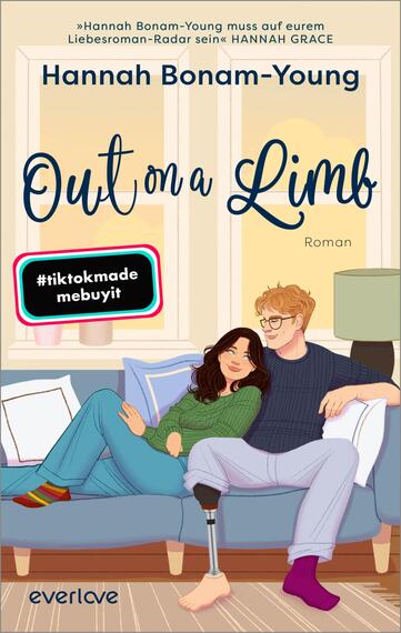 Das Buchcover zeigt ein Pärchen auf einem gemütlichen Sofa, umgeben von einem freundlichen, hellen Raum. Die Frau hat lange, braune Haare und trägt ein grünes Oberteil, während der Mann mit blonden, lockigen Haaren ein gestreiftes Shirt anhat. Der Titel „Out on a Limb“ steht in schwungvoller Schrift oben, während das Wort „Roman“ darunter in kleinerer Schrift platziert ist. Ein rotes Kästchen mit dem Text „#tiktokmade mebuyit“ hebt sich in der unteren linken Ecke ab. Die Farbpalette ist warm und einladend.