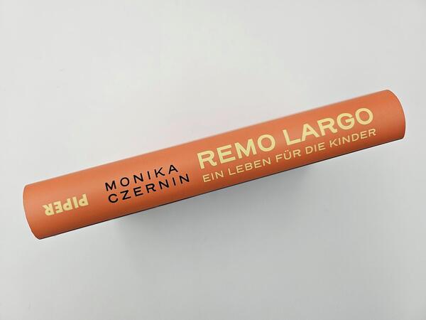 Innenansicht des Buches „Remo Largo – Ein Leben für die Kinder“