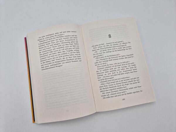 Außenansicht des Buches „Was sie immer wusste“