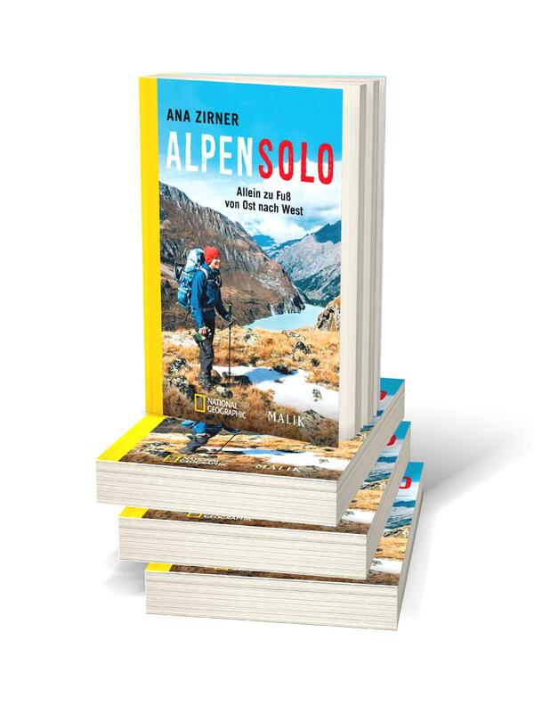 Bücherstapel des Buches „Alpensolo“