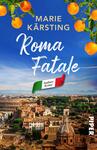 Das Buchcover zeigt eine beeindruckende Ansicht von Rom, mit historischen Gebäuden und grünen Landschaften unter einem blauen Himmel. Oben links sind satte grüne Blätter und orangefarbene Früchte zu sehen. Der Titel „Roma Fatale“ ist in großen, geschwungenen, weißen Buchstaben platziert, während der Autorinnenname „Marie Kärsting“ in goldenen, klaren Lettern darüber steht. Ein kleines Banner in den Farben der italienischen Flagge trägt den Text „Italien-Krimi“.