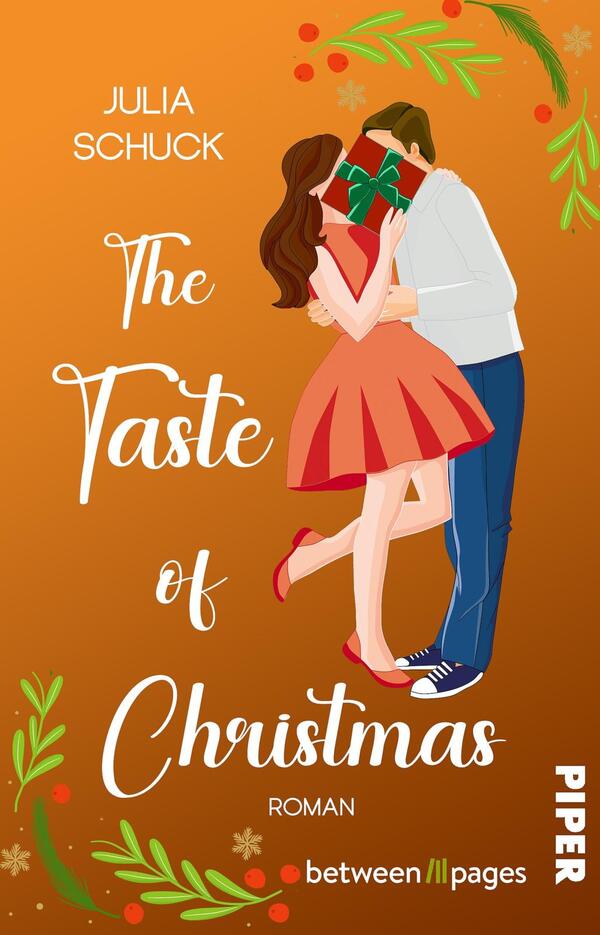 Das Buchcover zeigt ein romantisches Paar, das sich hinter einem grünen Geschenk umarmt; die Frau trägt ein rotes Kleid und hohe Schuhe, der Mann Jeans, weißes Hemd und Sneaker. Der Hintergrund ist warm orange mit dezenten grünen Zweigen und roten Beeren. Der Titel „The Taste of Christmas“ erscheint in großer weißer Handschrift, die Autorin „Julia Schuck“ oben links in weißer serifenloser Schrift, insgesamt festlich und liebevoll.