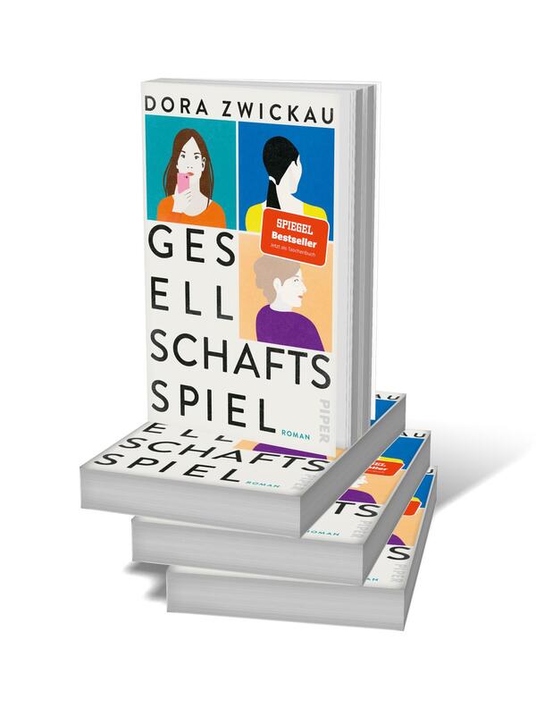 Bücherstapel des Buches „Gesellschaftsspiel“