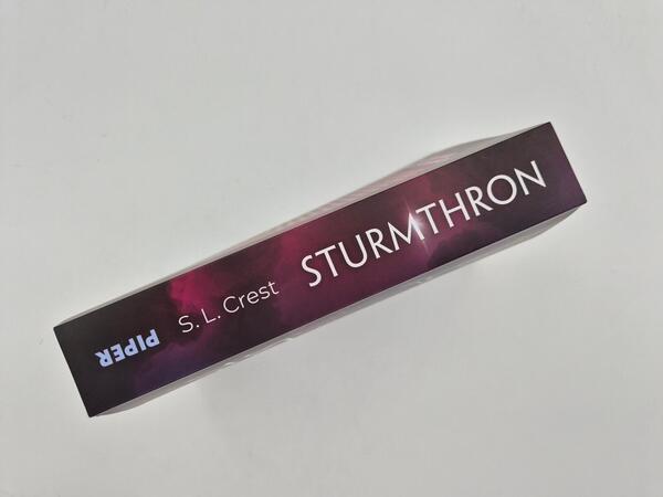 Außenansicht des Buches „Sturmthron“