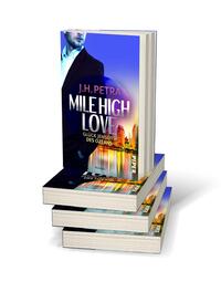 Bücherstapel des Buches „Mile High Love – Glück jenseits des Ozeans“