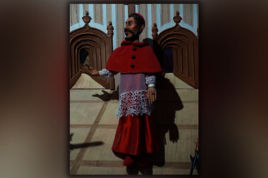 Marionette eines Bischofs