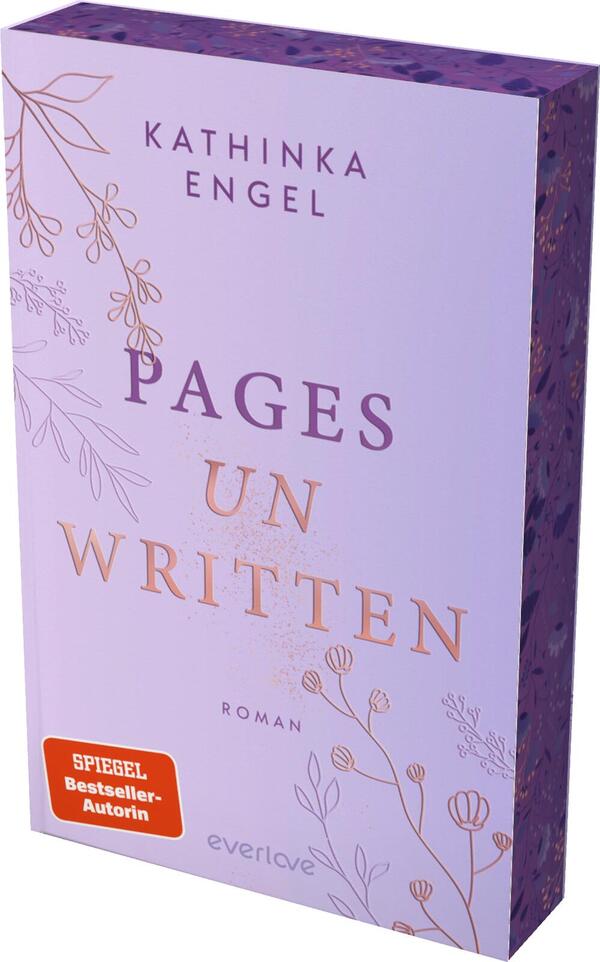 Das Buchcover zeigt einen sanften lilafarbenen Hintergrund, überzogen mit zarten Pflanzenillustrationen in hellen Tönen. Der Titel „PAGES UN WRITTEN“ ist in großen, eleganten Großbuchstaben in Gold gehalten, während der Untertitel „ROMAN“ kleiner und dezent platziert ist. Oben erscheint der Name der Autorin „KATHINKA ENGEL“ ebenfalls in Gold. Im unteren Bereich befindet sich ein rotes Rechteck mit dem Hinweis „SPIEGEL Bestseller-Autorin“. Die Darstellung strahlt eine ruhige und einladende Atmosphäre aus.