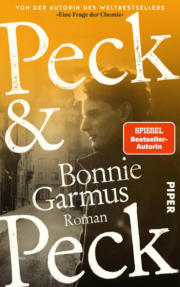 Das Buchcover zeigt ein kräftiges Orange als Hintergrund, oben der Autorenname Bonnie Garmus in großer weißer Serifschrift, darunter der Titel „Peck & Peck“ in gleicher Typografie. Rechts unten eine aufgeklappte gelbe Ecke mit dunklem Schatten und senkrecht angeordneter weißer Schrift. Unten rechts steht in schwarzer, kleinerer Schrift „Vorläufiges Cover“. Gesamteindruck: reduziert, modern und kontrastreich.