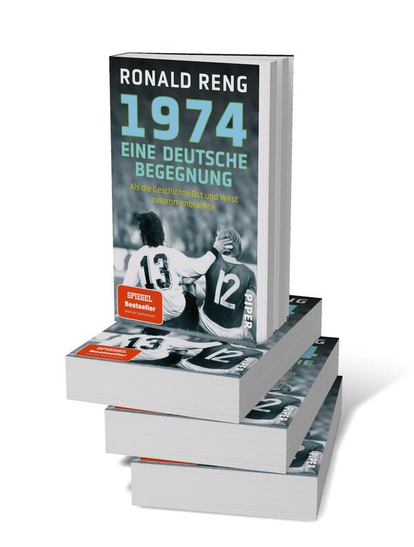 Bücherstapel des Buches „1974 – Eine deutsche Begegnung“