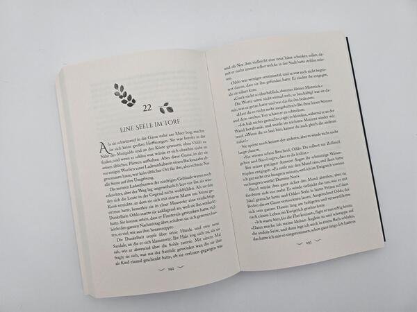 Außenansicht des Buches „Herz aus Moos und Schatten“