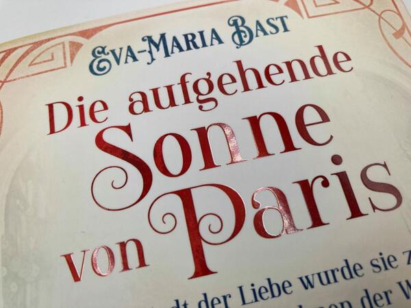 Innenansicht des Buches „Die aufgehende Sonne von Paris“