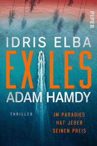 Das Buchcover zeigt eine Vogelperspektive auf türkisblaues Meer und roten Sandstrand mit vereinzelten Palmen oben; mittig fährt ein Schnellboot eine weiße Gischtspur nach unten. Großer orangener Titel „EXILES“, oben Name „IDRIS ELBA“ in hellgrau, unten Autor „ADAM HAMDY“ in weiß; unten links Genre „THRILLER“, unten rechts orange Slogan „IM PARADIES HAT JEDER SEINEN PREIS“.