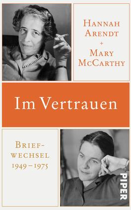 Das Buchcover zeigt zwei schwarz-weiße Porträts der Autorinnen Hannah Arendt und Mary McCarthy, die sich gegenüberstehen. Die oberen Rahmen sind in einem eleganten Weiß gehalten, während der untere Bereich in einem kräftigen Orange gestaltet ist. Der Titel „Im Vertrauen“ ist in großen weißen Lettern auf dem orangen Hintergrund platziert. Darunter steht der Untertitel „Briefwechsel 1949–1975“ in einer schlichten, goldfarbenen Schrift. Die Gesamtatmosphäre ist seriös und ansprechend.