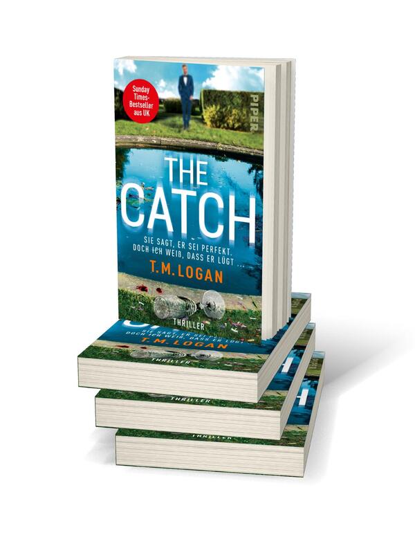 Bücherstapel des Buches „The Catch – Sie sagt, er sei perfekt. Doch ich weiß, dass er lügt ...“